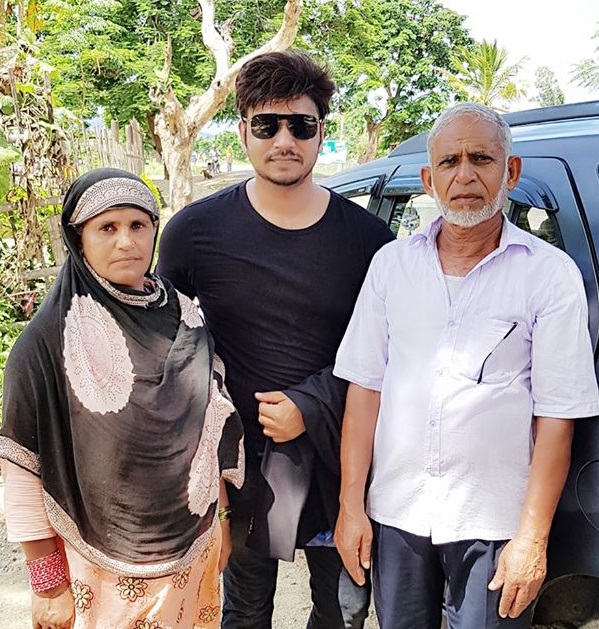 Hassan Raza Khan with his parents