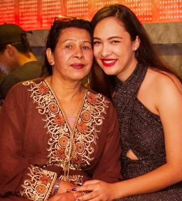 Oshima Banu with her mother